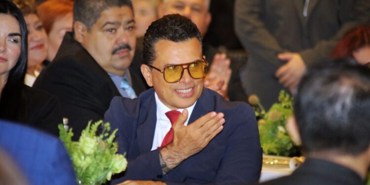 Reconoce Carlos Peña a Lalo Gattás como inspiración para salir adelante en tiempos difíciles.