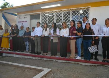 Entrega alcalde aula educativa en arranque del ciclo escolar en Victoria.
