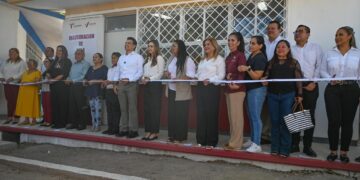 Entrega alcalde aula educativa en arranque del ciclo escolar en Victoria.