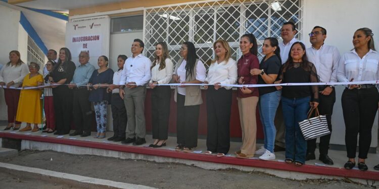 Entrega alcalde aula educativa en arranque del ciclo escolar en Victoria.