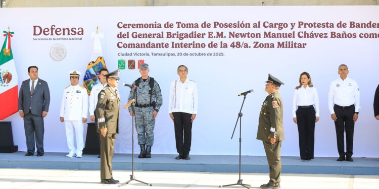 Asiste gobernador Américo Villarreal a toma de protesta del comandante interino de la 48 Zona Militar