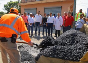 Refuerza gobierno de Victoria bacheo en rutas de salud y transporte.