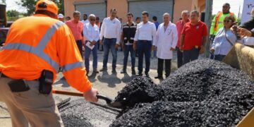 Refuerza gobierno de Victoria bacheo en rutas de salud y transporte.