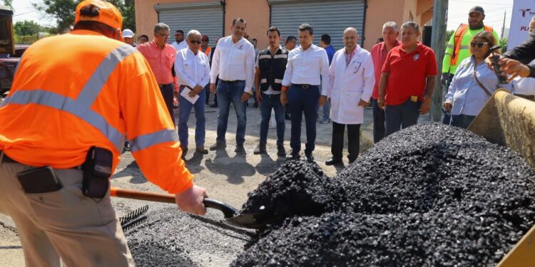 Refuerza gobierno de Victoria bacheo en rutas de salud y transporte.
