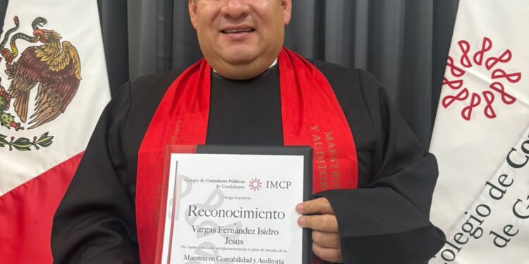 El Diputado Isidro Vargas recibe el Grado de Maestría en Contabilidad y Auditoría Gubernamental