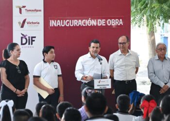 Con techumbre en escuela beneficia Lalo Gattás a estudiantes de la colonia Horacio Terán.