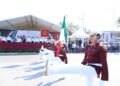 Desfilan miles de jóvenes en el 115 aniversario de la Revolución Mexicana