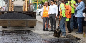 Intensifican bacheo en zona centro de Victoria.