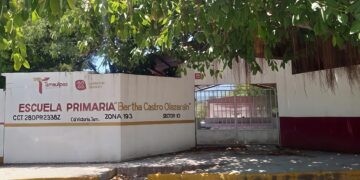 Protestan en primaria de Las Brisas por ausencia de profesor