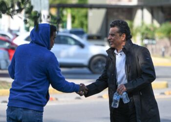 Embellece Municipio la Capital para temporada navideña.