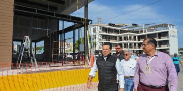 Supervisa alcalde avance de remodelación de central de autobuses de Victoria.