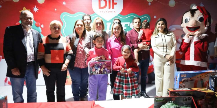 Posada navideña lleva alegría a más de 460 niñas y niños de la colonia Esfuerzo Popular.