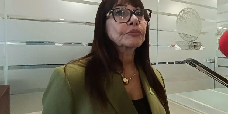 Dip. Blanca Anzaldúa celebra aprobación de protección a maestros y llama evitar exclusión por uniforme