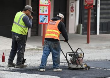 Intensa jornada del Plan Emergente de Bacheo en la calle Matamoros.
