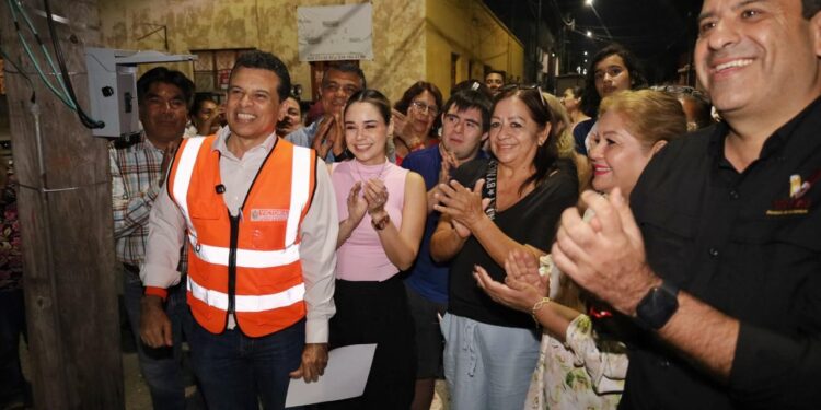 Con la instalación de 36 luminarias LED, refuerza Municipio seguridad en zona centro de Victoria.