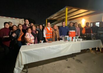 Alcalde de Victoria convive con personal de Limpieza Pública por Día de Reyes