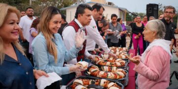 DIF Victoria y gobierno municipal celebran el Día de Reyes con familias de la colonia Altas Cumbres.