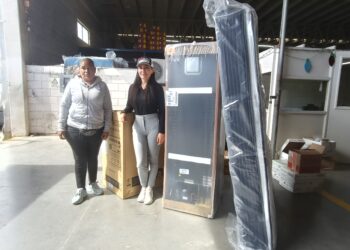 Regidora Astrid Santoya acompaña y gestiona apoyos a mujer afectada por incendio 