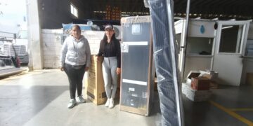 Regidora Astrid Santoya acompaña y gestiona apoyos a mujer afectada por incendio 