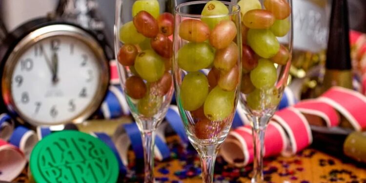 Rituales de Año Nuevo: tradiciones que persisten en México para atraer buena fortuna