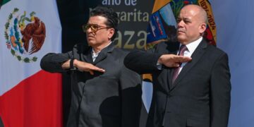 Asiste alcalde Eduardo Gattás a ceremonía del Día de la Bandera en el 77 Batallón.