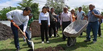 Arranca Lalo Gattás remodelación del parque de softbol de la Miguel Alemán.
