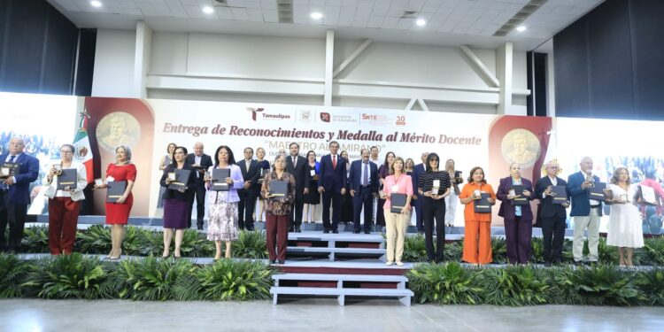 Las y los maestros son el corazón de la transformación: Américo Villarreal