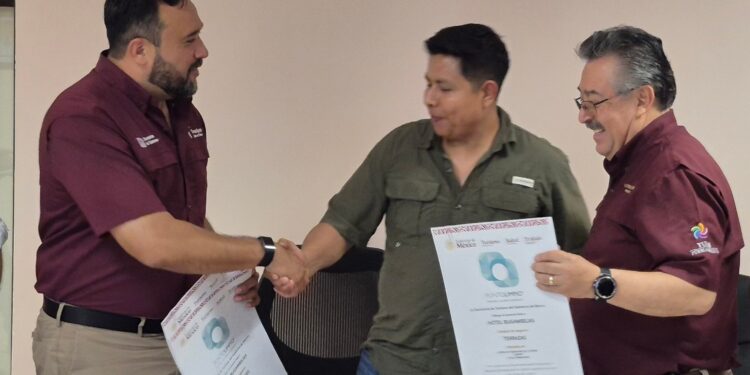Reciben empresas de Tula distintivos «Punto Limpio»