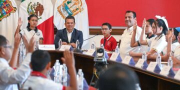 Viven niños victorenses un Día en el Cabildo.