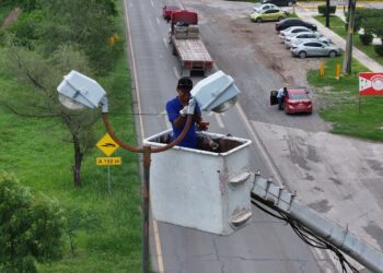 Instalan 2 mil nuevas lámparas para seguridad de las familias victorenses.