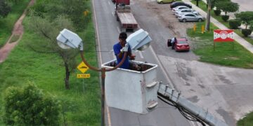 Instalan 2 mil nuevas lámparas para seguridad de las familias victorenses.