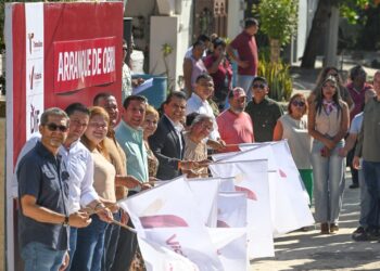 Lalo Gattás da banderazo a obra asfáltica en la colonia México y anuncia conclusión de una más en la Pedro Sosa.