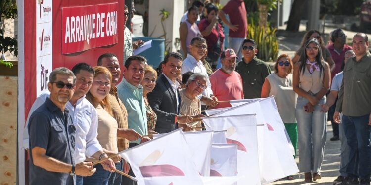 Lalo Gattás da banderazo a obra asfáltica en la colonia México y anuncia conclusión de una más en la Pedro Sosa.