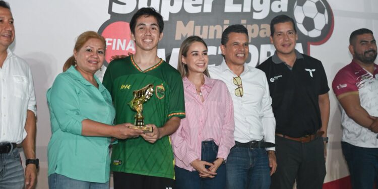 Premian Lucy y Lalo Gattás a campeones de Súper Liga de Fútbol Victoria 2026.