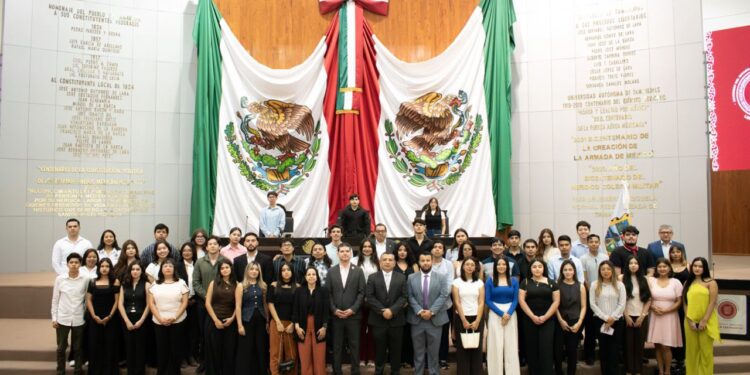 Promueve Congreso el conocimiento del proceso legislativo entre universitarios